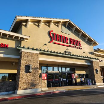Stater Bros. Markets - Parking lot view - Grocery Near Me - Menifee, California