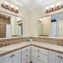 Lodging at St.James Bay - Double sinks