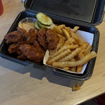 Dave's Hot Chicken - Chicken Shop Near Me - Omaha, Nebraska