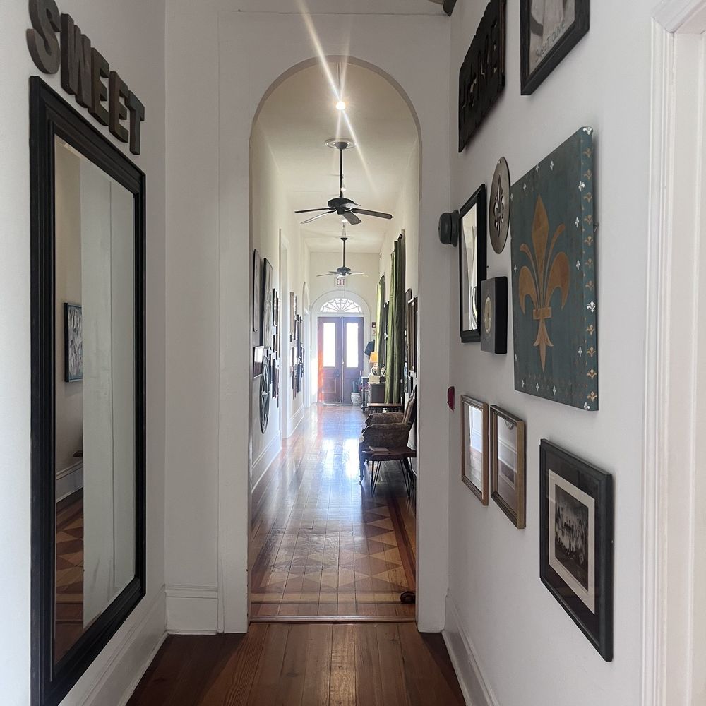 Auld Sweet Olive Bed and Breakfast - looking up the hallway to the front door from back of the house - Bed & Breakfast Near Me - New Orleans, Louisiana Auld Sweet Olive Bed and Breakfast - looking up the hallway to the front door from back of the house - Bed & Breakfast Near Me - New Orleans, Louisiana
