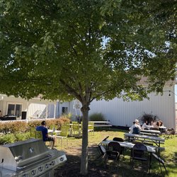 Whyte Horse Winery - Outside