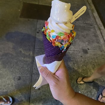 Thrills Soft Serve - Kinako soft serve with fruity pebbles - Ice Cream & Frozen Yogurt Near Me - Honolulu, Hawaii