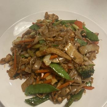 Thai Villa Restaurant - Pad Se Ew w chicken - Thai Near Me - Winter Park, Florida Thai Villa Restaurant - Pad Se Ew w chicken - Thai Near Me - Winter Park, Florida