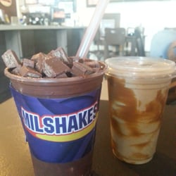 Milkshakes - Milkshake médio de Kit Kat e milkshake pequeno de Doce de leite