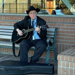 Amtrak - Martinez - Busker at Martinez Amtrak