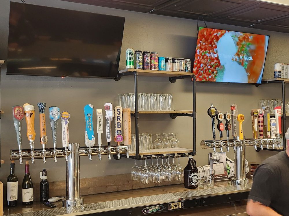 BARDOZA’S TAPHOUSE 515 Park Ave, Idaho Falls, Idaho Beer Bar