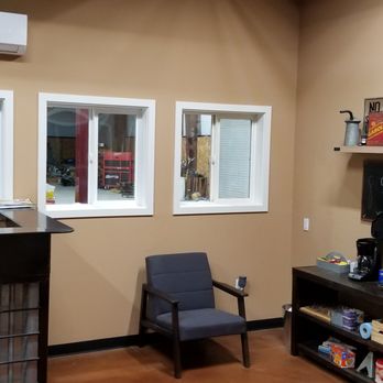 Hamilton Towing - Auto repair waiting area. Clean and comfortable. - Towing Near Me - Buckeye, Arizona Hamilton Towing - Auto repair waiting area. Clean and comfortable. - Towing Near Me - Buckeye, Arizona
