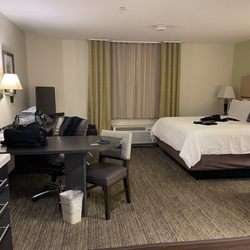 Candlewood Suites Sierra Vista - Bedroom/desk area.