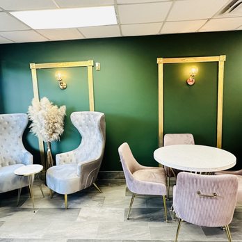 Sweet Paladar - a green room with chairs and a table - Bakeries Near Me - Paterson, New Jersey Sweet Paladar - a green room with chairs and a table - Bakeries Near Me - Paterson, New Jersey