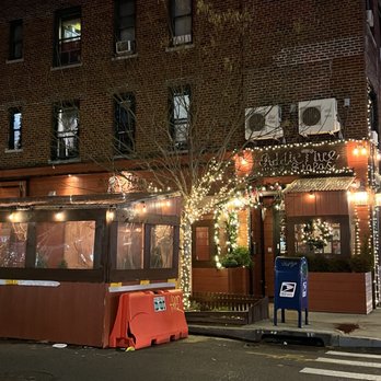 Addictive Wine and Tapas Bar - Outdoor seating and Holiday lighting - Wine Bars Near Me - East Elmhurst, New York Addictive Wine and Tapas Bar - Outdoor seating and Holiday lighting - Wine Bars Near Me - East Elmhurst, New York
