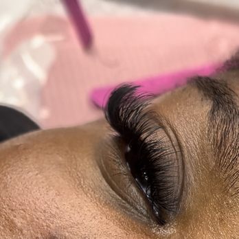 Sina's Blinks - Details of a pretty hybrid set - Eyelash Service Near Me Sina's Blinks - Details of a pretty hybrid set - Eyelash Service Near Me