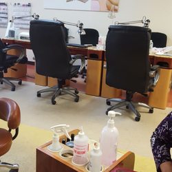 Everlasting Nails - Five chairs for nails and four pedicure chairs  Staff of four or five
