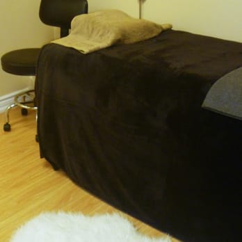 Lash Therapeutics - Super comfy bed - Eyelash Service Near Me - Toronto, Ontario Lash Therapeutics - Super comfy bed - Eyelash Service Near Me - Toronto, Ontario