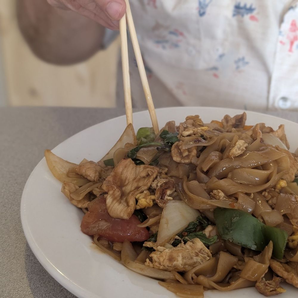 Alice Mama Thai Cafe - Drunken noodles - Thai Near Me - Gulf Breeze, Florida