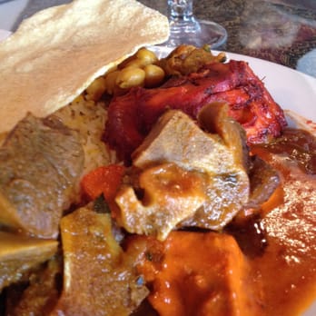 Green Chili - Pappadum, basmati rice, goat curry, tandoori chicken, butter chicken, vegetable pakoras, chickpea curry - Indian Near Me - Calgary, Alberta