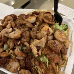 Half chicken, half shrimp teriyaki with the noodles Sooo Good!! Oh also definitely try their siracha & that creamy orangey sauce together Half chicken, half shrimp teriyaki with the noodles Sooo Good!! Oh also definitely try their siracha & that creamy orangey sauce together