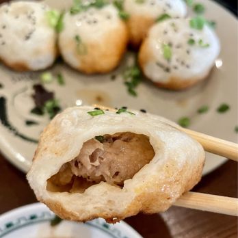 Min Min Pie House - pan fried pork buns... soft on top, crunchy on the bottom... and juicy inside - Chinese Near Me - Alhambra, California