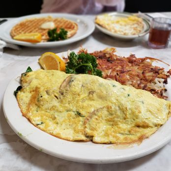 Bayside Cafe - spinach, mushroom, and avocado omelette ($12.25) - Breakfast & Brunch Near Me - Sausalito, California Bayside Cafe - spinach, mushroom, and avocado omelette ($12.25) - Breakfast & Brunch Near Me - Sausalito, California