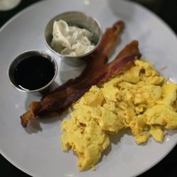 Crave Restaurant - Scrambled eggs , bacon