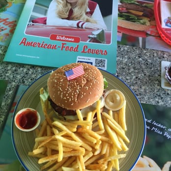 Miss Pepper - mein Essen am 01.11.2015 Angus-Cheese Burger 285g mit Pommes. Hatte kein Platz mehr für Dessert im Magen ;-) - American Near Me - Dettelbach, BY Miss Pepper - mein Essen am 01.11.2015 Angus-Cheese Burger 285g mit Pommes. Hatte kein Platz mehr für Dessert im Magen ;-) - American Near Me - Dettelbach, BY