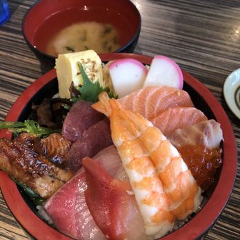Sushi Tomi - Chirashi Special Dinner - Sushi Bars Near Me - Mountain View, California Sushi Tomi - Chirashi Special Dinner - Sushi Bars Near Me - Mountain View, California