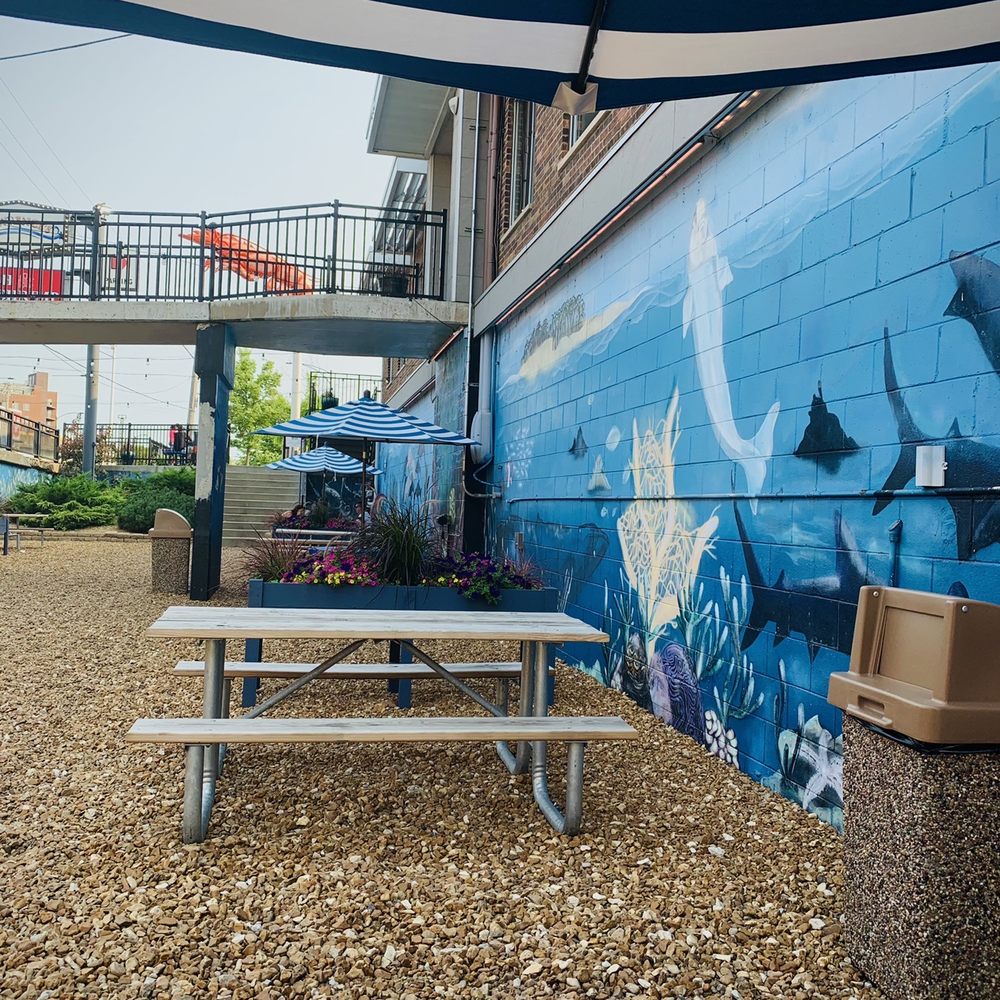 Lawrence's Fish & Shrimp - Outdoor patio - Seafood Near Me - Chicago, Illinois