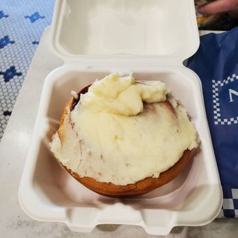 Noah's NY Bagels - Cinnamon roll - Bagels Near Me - Manhattan Beach, California