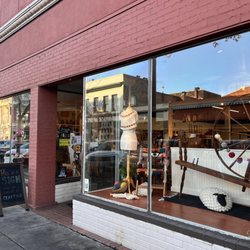 Fiber Circle Studio - Love their window display