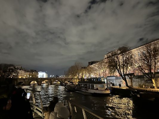 Bateaux Parisiens by null