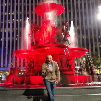 Fountain Square - Red is great - Music Venues Near Me - Cincinnati, Ohio