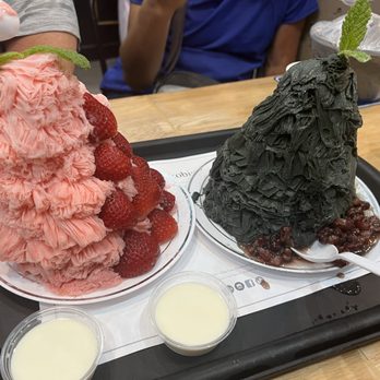 Oakobing - Strawberry Shaved Ice and Black Sesame Shaved Ice - Shaved Ice Near Me - Los Angeles, California