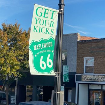 VOM FASS - a street sign on a pole - Specialty Food Near Me - Maplewood, Missouri