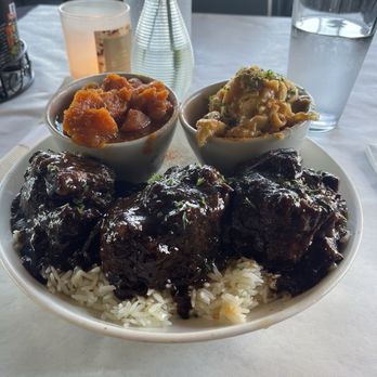 Chef Smelly's - Oxtail with Crack and Cheese and Candied Yams - Cajun/Creole Near Me - Oakland, California Chef Smelly's - Oxtail with Crack and Cheese and Candied Yams - Cajun/Creole Near Me - Oakland, California