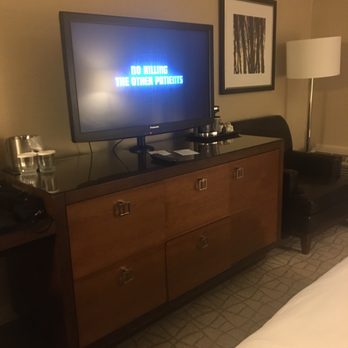 DoubleTree by Hilton Hotel Pittsburgh - Green Tree - TV - Hotels Near Me - Pittsburgh, Pennsylvania