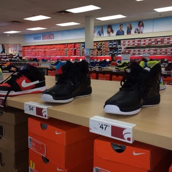 Famous Footwear Outlet - Athletic shoes - Shoe Stores Near Me - Tulare, California Famous Footwear Outlet - Athletic shoes - Shoe Stores Near Me - Tulare, California