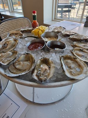 Roberto's Deluxe Oysters and Fine Fish by null