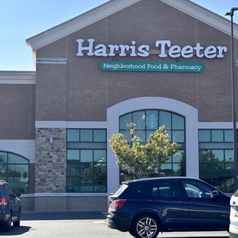 Harris Teeter - Outside - Grocery Near Me - Ashburn, Virginia