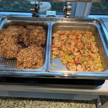 Le Vivoir - Chicken, and a Spanish style shrimp. Most tender shrimp I've ever eaten - French Near Me - Quebec City, Quebec
