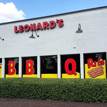 Leonard's Pit Barbecue - Colorful outside of restaurant - Barbeque Near Me - Memphis, Tennessee Leonard's Pit Barbecue - Colorful outside of restaurant - Barbeque Near Me - Memphis, Tennessee