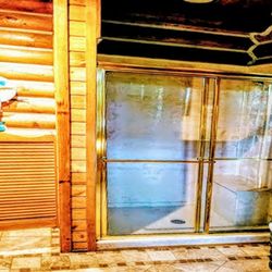 Cherokee Mountain Luxury Log Cabins - Bird Clan Cabin Marble Shower