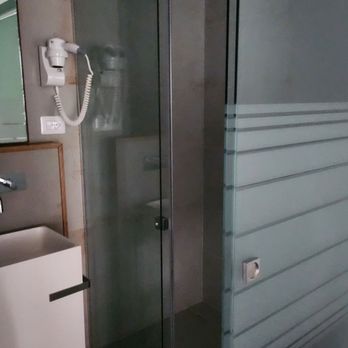 Roca Du Ma Pasu - Shower - Hotels & Travel Near Me - Monterosso al Mare, SP