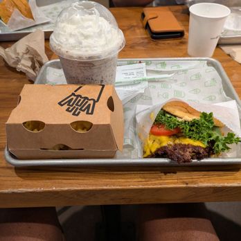 Shake Shack Ladue Crossing - My Din-Din - Burgers Near Me - Saint Louis, Missouri Shake Shack Ladue Crossing - My Din-Din - Burgers Near Me - Saint Louis, Missouri