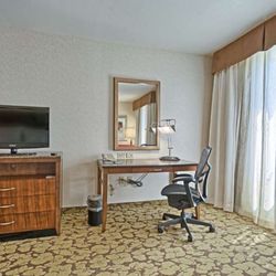 Hilton Garden Inn Mt. Laurel - Guest room