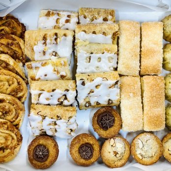 Jaarsma Bakery - Apple rings, puff pillows, tarts, strudels, and cakes. - Bakeries Near Me - Pella, Iowa Jaarsma Bakery - Apple rings, puff pillows, tarts, strudels, and cakes. - Bakeries Near Me - Pella, Iowa