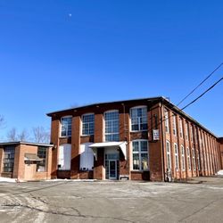 Spoke + Spy Ciderworks - Pulling into their parking lot, it's in a shared building with forest city brewing, stubborn beauty etc