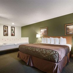 Baymont by Wyndham Robinson - Guest room