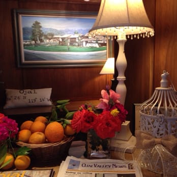 Hummingbird Inn - The quaint lobby - Hotels Near Me - Ojai, California