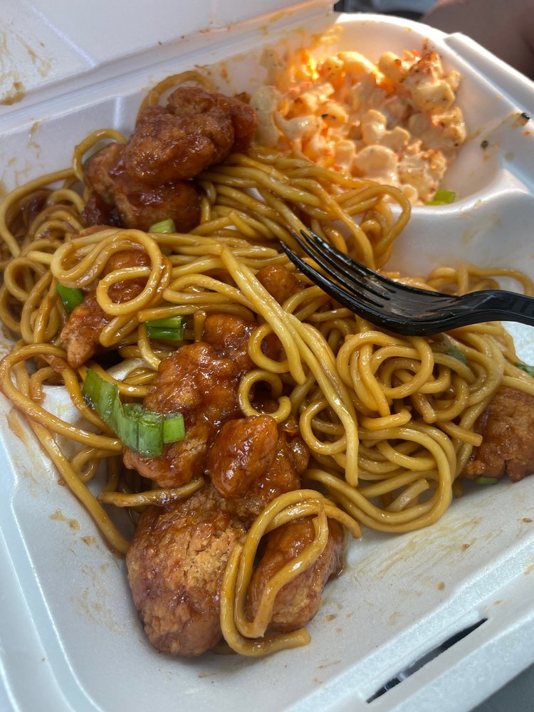 Food from Hang 10 Hawaiian BBQ
