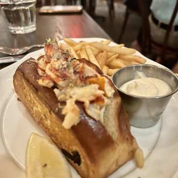 Pomeroy - Lobster roll and fries - French Near Me - Winnetka, Illinois