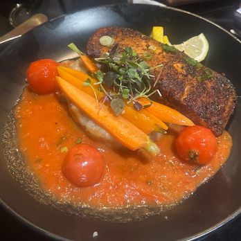 32 North - Blackened Salmon with Vegetables and an Amazing sauce - Breakfast & Brunch Near Me - Valley Stream, New York